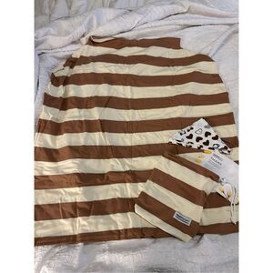 NEW NURSING COVER & BIB in Carrying Bag